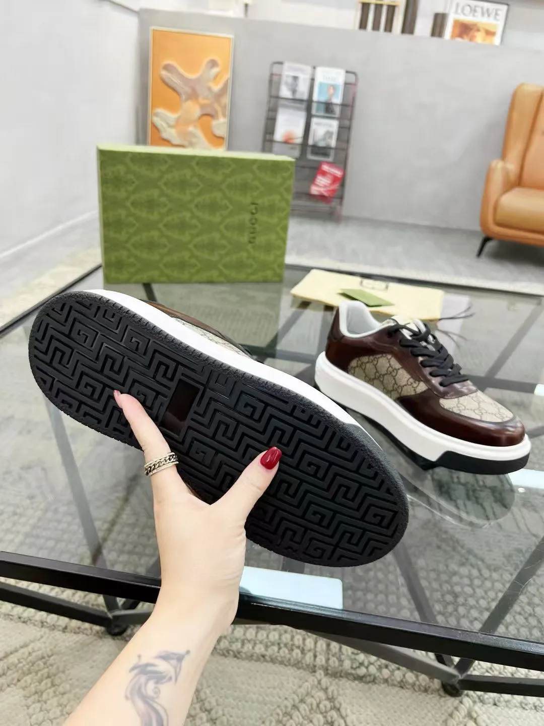 Factory price: 480💰New men's shoes GUCCI [Lightning] latest shoes shipped. Original quality, fashionable, made of special materials, sheepskin lining, brand new packaging. The foot feels super comfortable and the workmanship is impeccable. Size: 38-44, customized 45